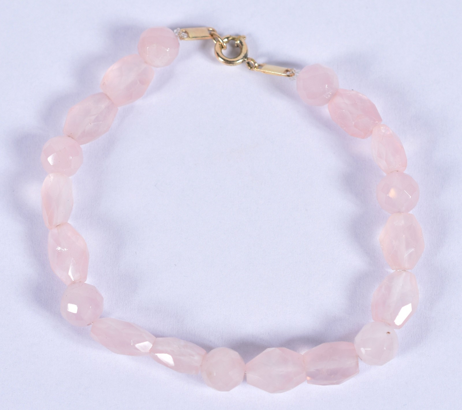 Pulseira com fecho e barrinhas de ouro feitio losangos e bolas e... - foto 2 de 3