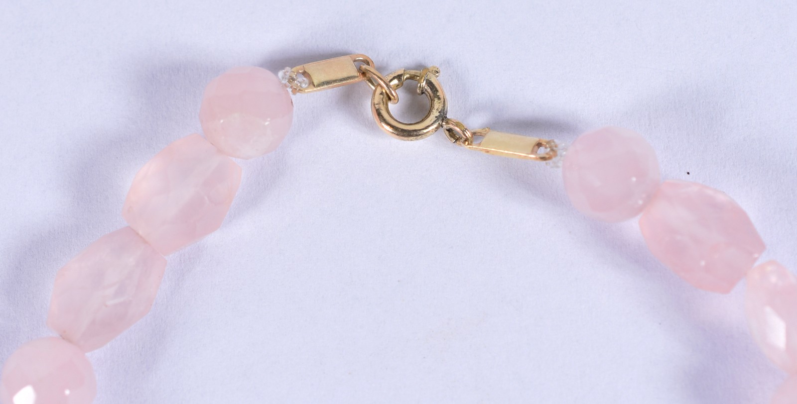 Pulseira com fecho e barrinhas de ouro feitio losangos e bolas e... - foto 3 de 3