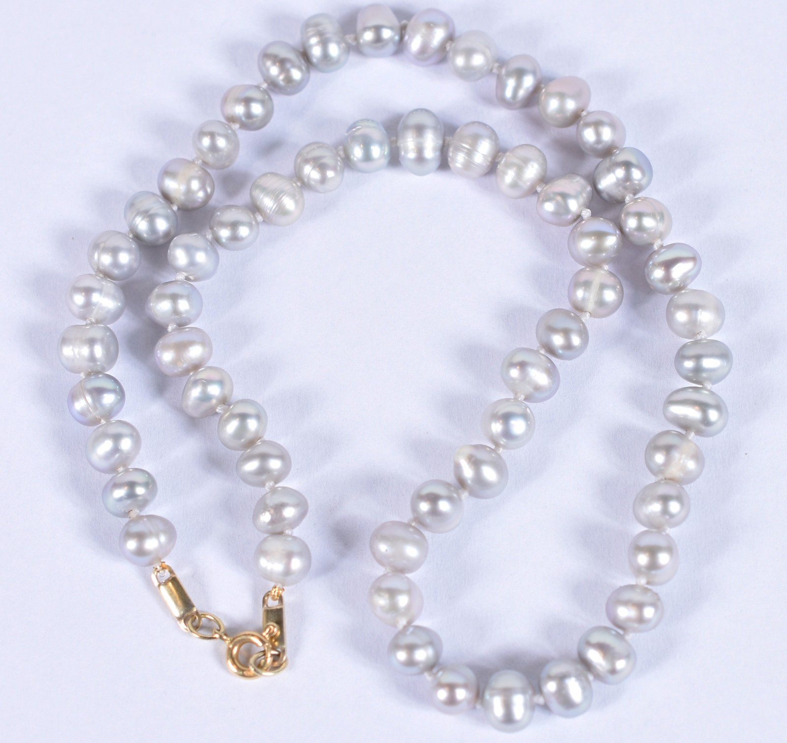Colar com fecho e barrinhas complementos em ouro 18k com 59 perolas... - foto 3 de 4