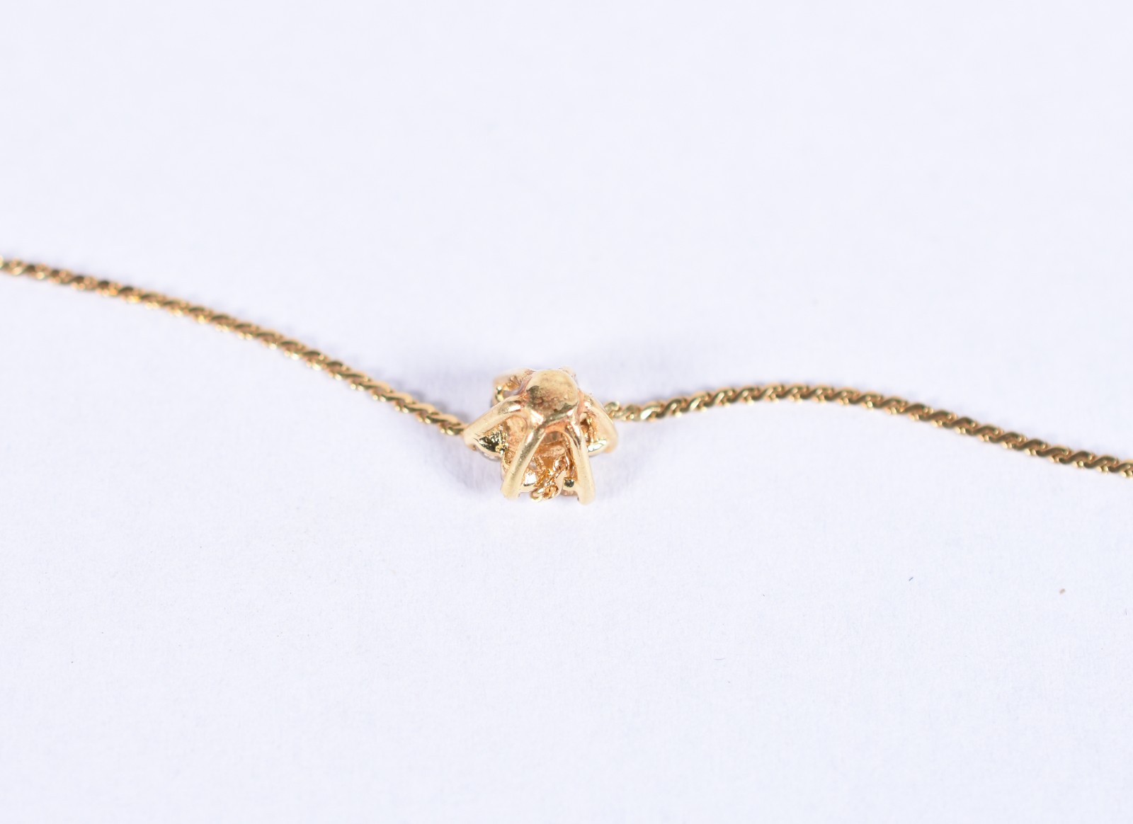 Cordão e pingente em ouro 18 k feitio 7 brilhantes (Por motivos de... - foto 3 de 5