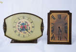 Lote com Relógio em bronze e Relógio Britânico.... - Lote com Relógio em bronze e Relógio Britânico. Ambos à corda. (Alt. 16 e 15 cm)