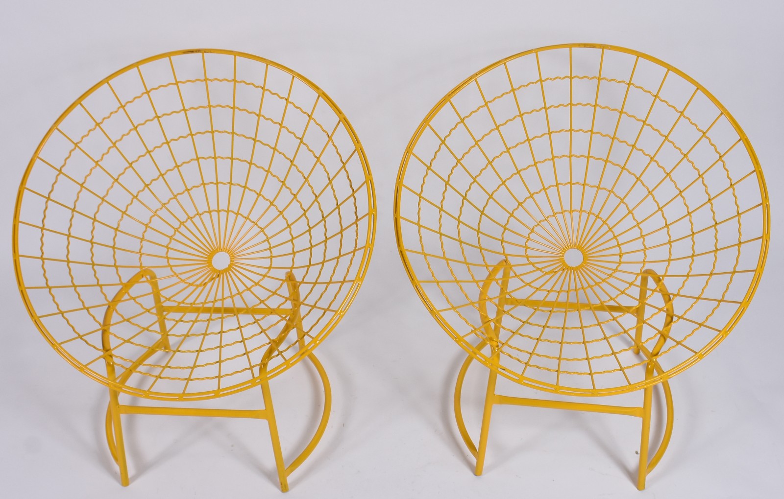 Par de Cadeiras anos 50 em metal "aramado" pintado de amarelo. - foto 3 de 4