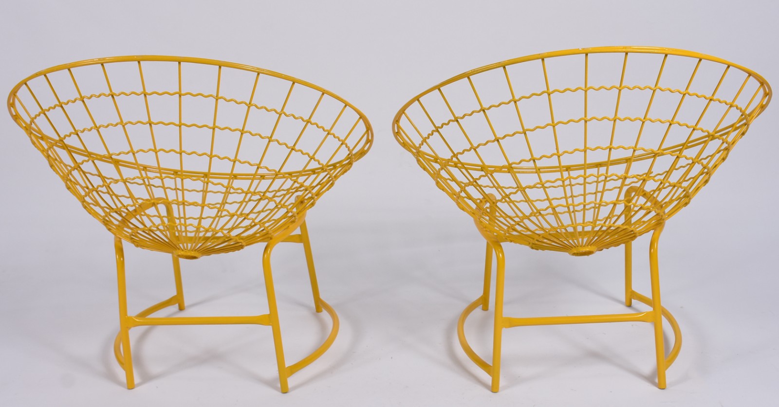 Par de Cadeiras anos 50 em metal "aramado" pintado de amarelo. - foto 4 de 4
