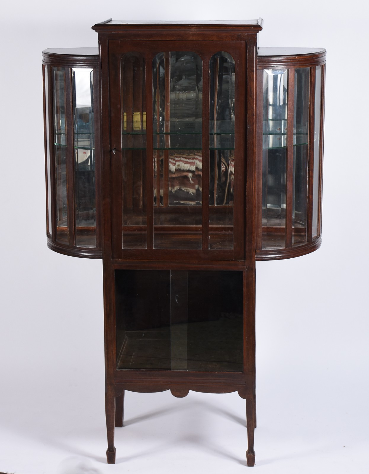 Vitrine de madeira nobre com porta e alçadas laterais de vidro... - foto 2 de 5