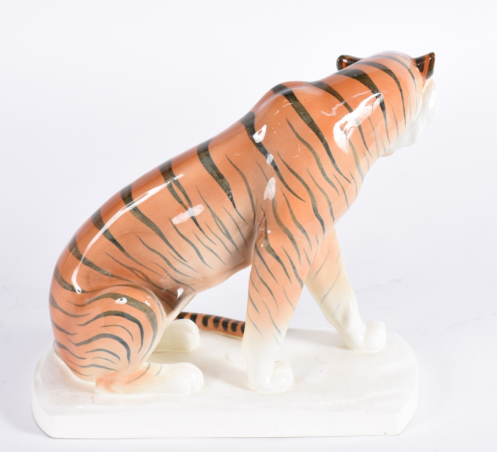 Escultura de porcelana policromada representando tigre. Marca do... - foto 4 de 6