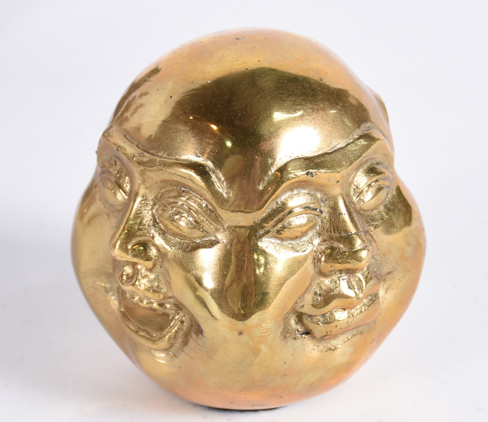 Diversas peças de metal dourado, sendo: par de elefantes e caixa de... - foto 5 de 8