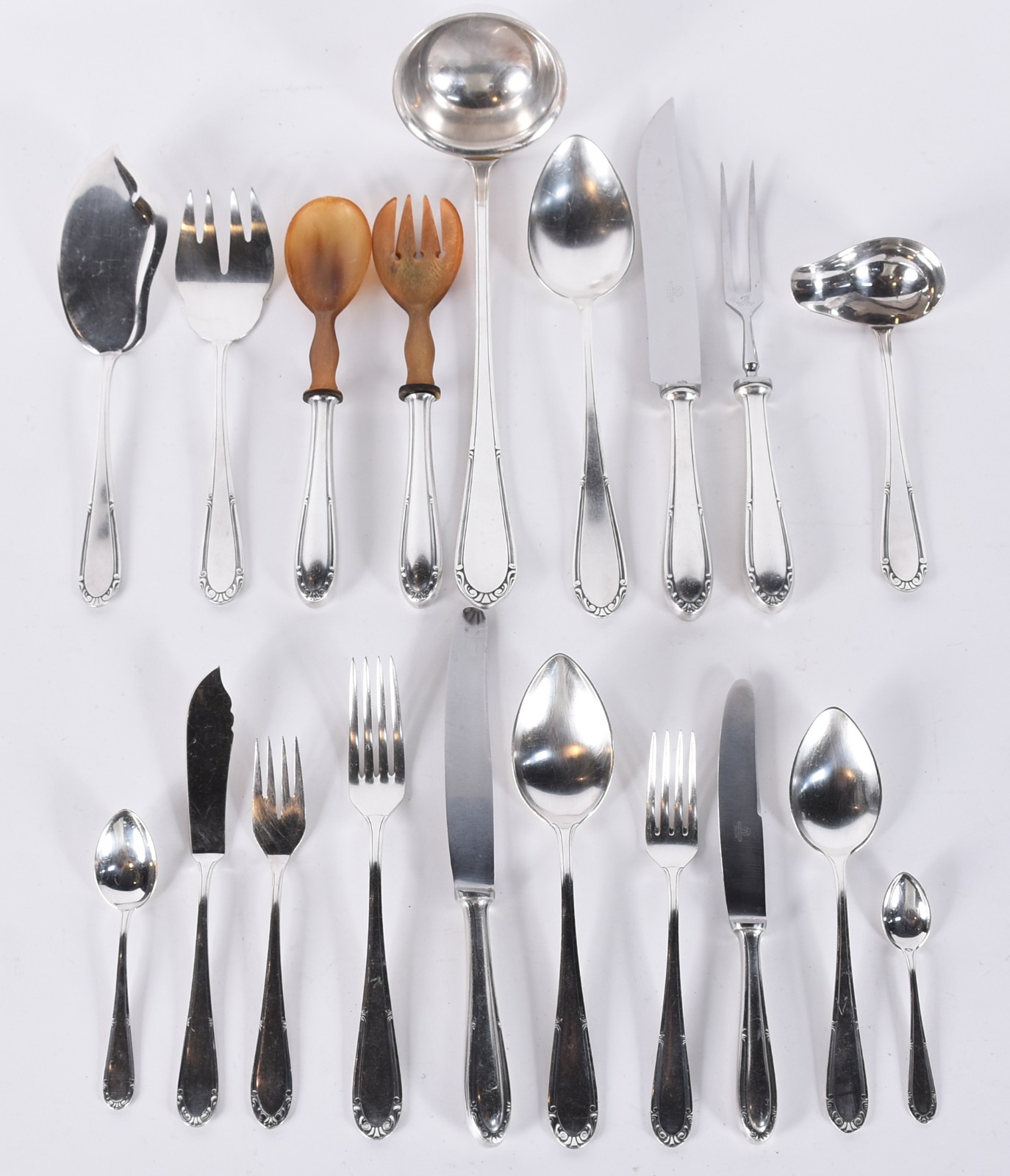 Faqueiro de prata 90 Wolff, composto de: 12 colheres, 12 garfos, 12... - foto 3 de 6