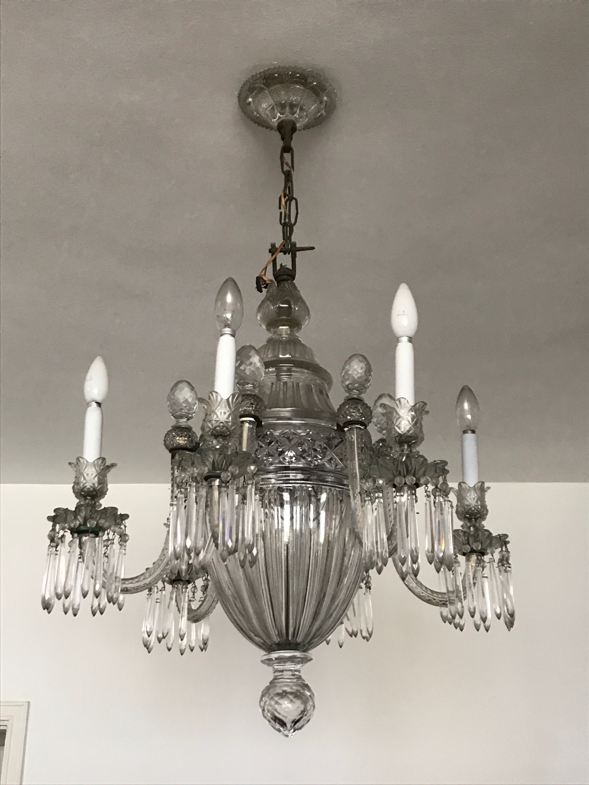 Belíssimo lustre de cristal europeu para 6 luzes, bojo facetado e... - foto 1 de 4