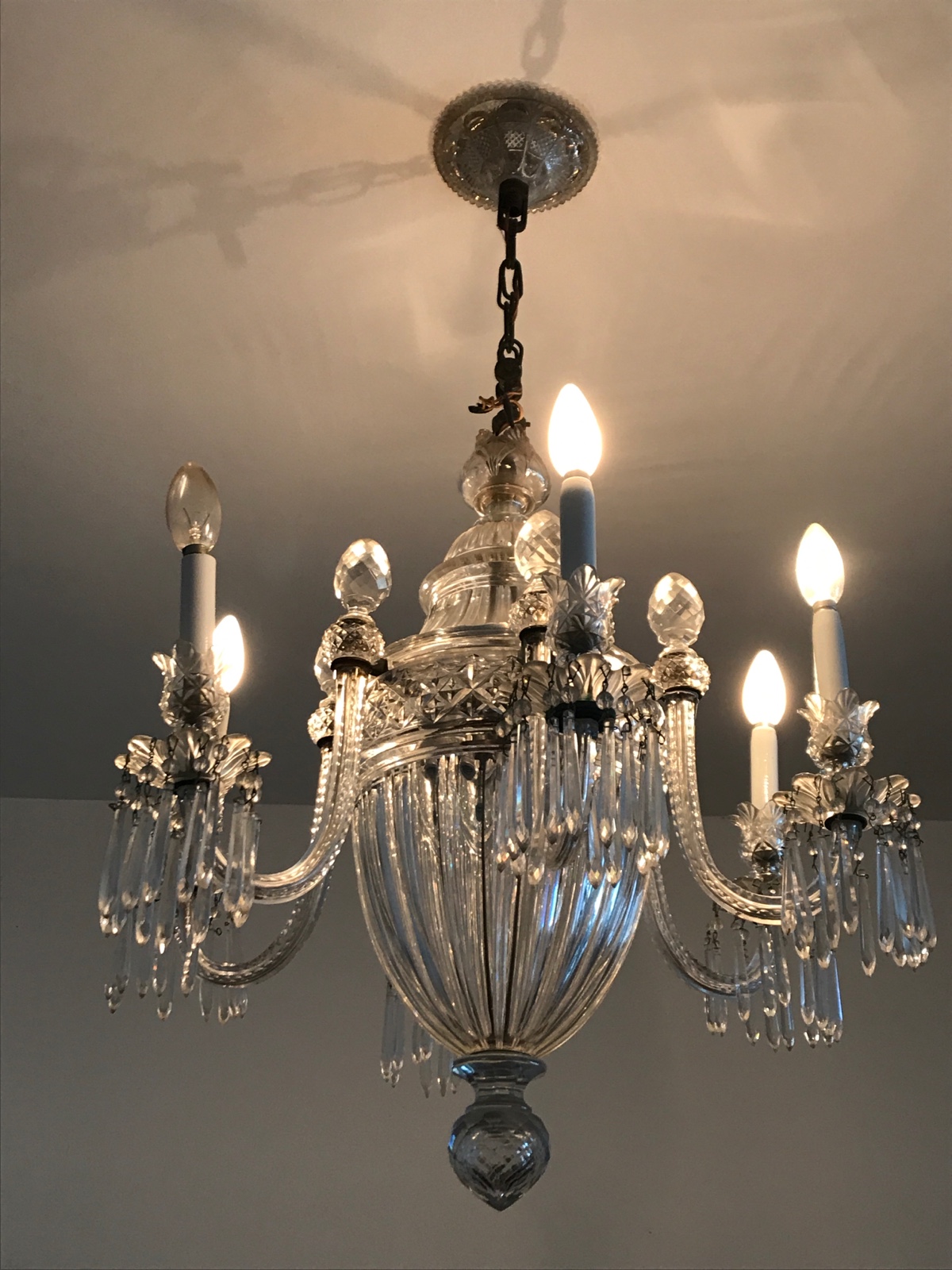 Belíssimo lustre de cristal europeu para 6 luzes, bojo facetado e... - foto 2 de 4