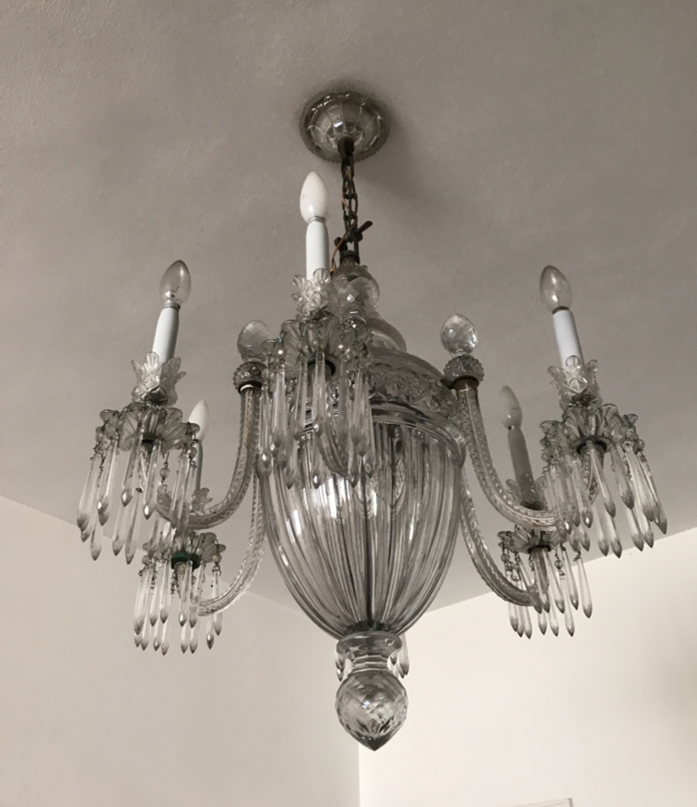 Belíssimo lustre de cristal europeu para 6 luzes, bojo facetado e... - foto 3 de 4