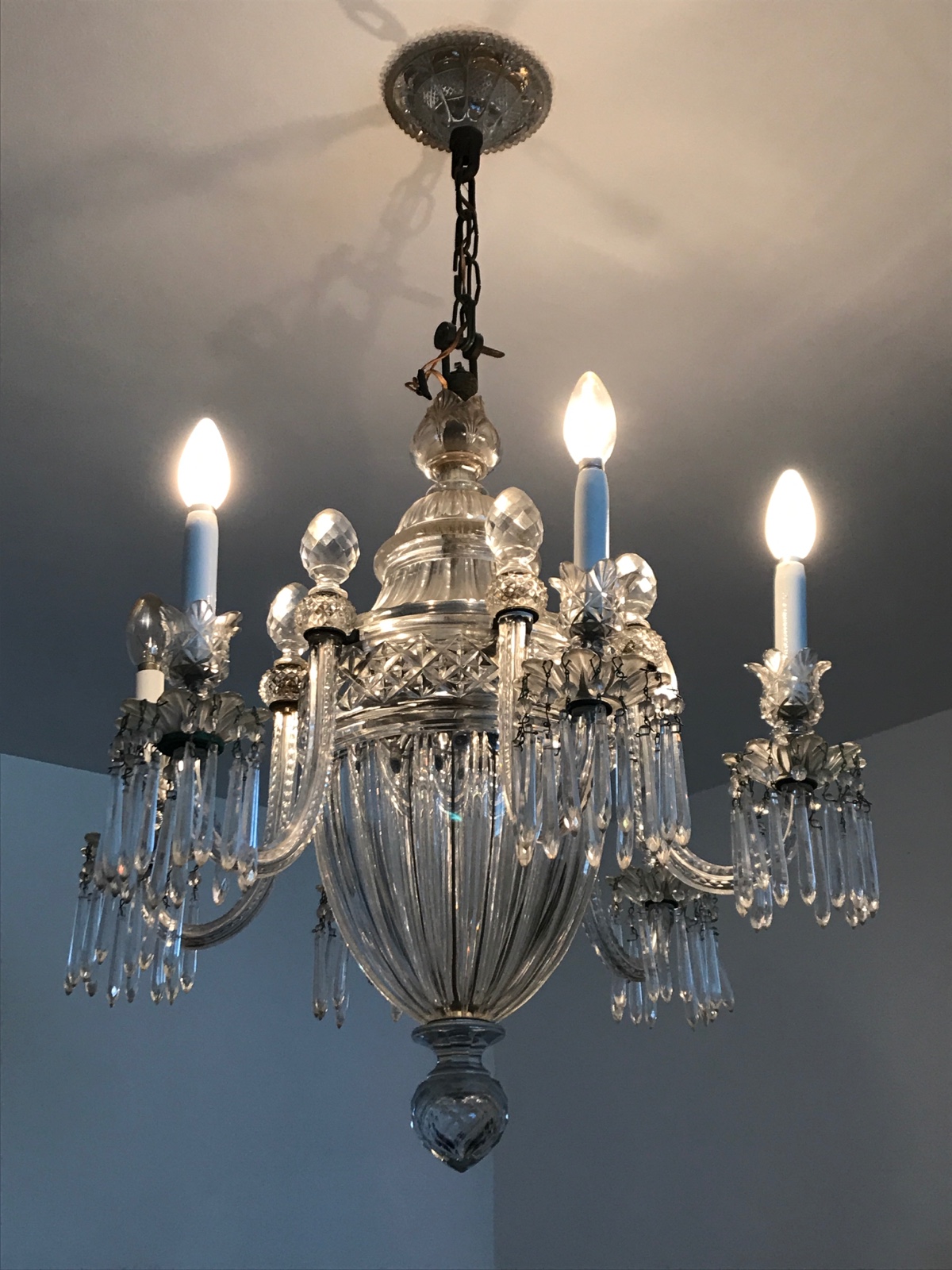 Belíssimo lustre de cristal europeu para 6 luzes, bojo facetado e... - foto 4 de 4