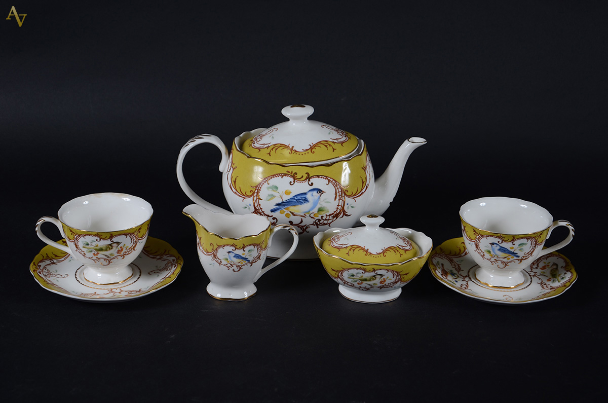 Serviço de chá em porcelana decorada com pássaros em policromia (não...