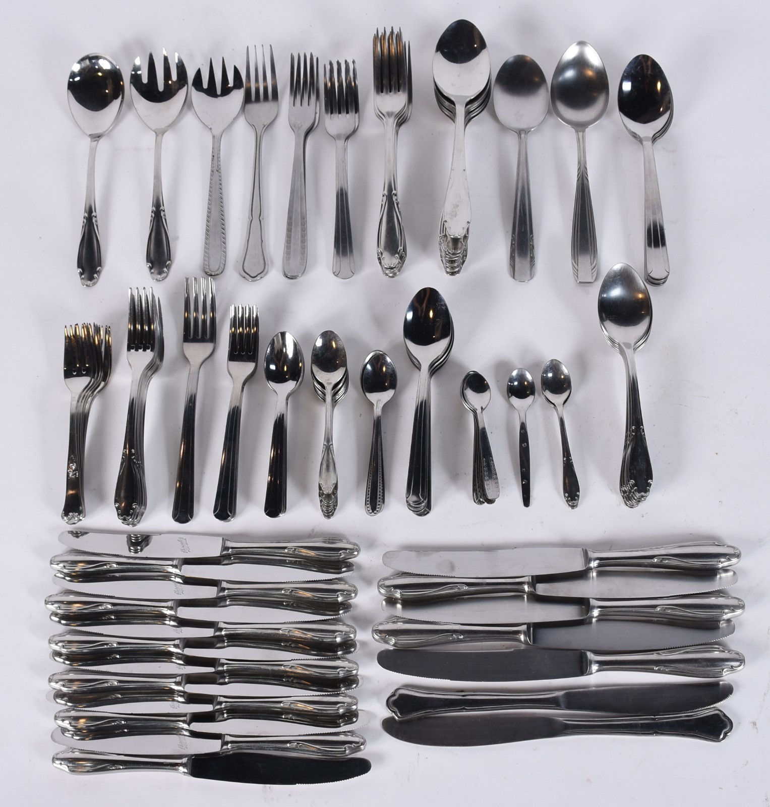 Faqueiro Inox composto de:14 colheres, 15 garfos, 12 facas grandes... - foto 1 de 8