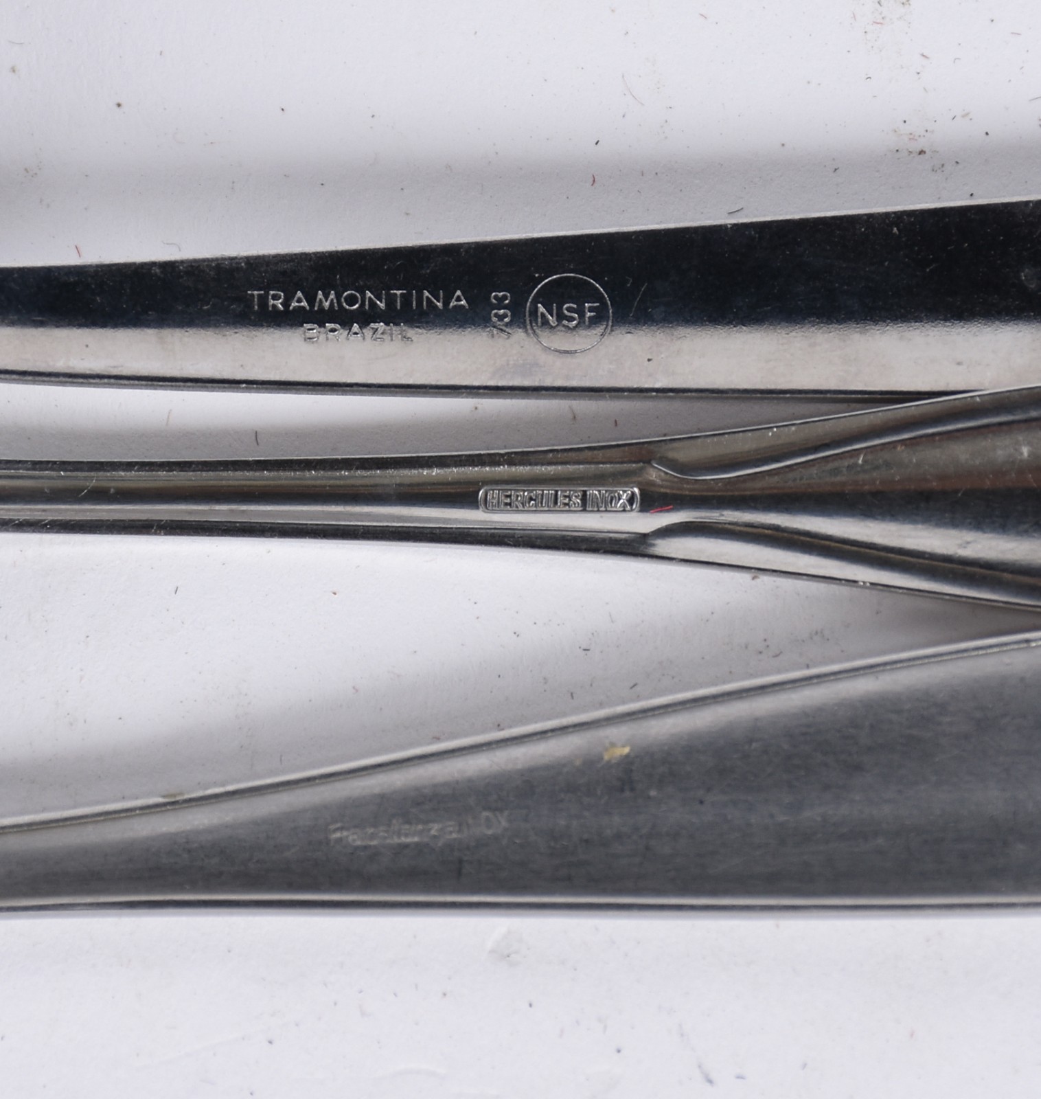 Faqueiro Inox composto de:14 colheres, 15 garfos, 12 facas grandes... - foto 3 de 8