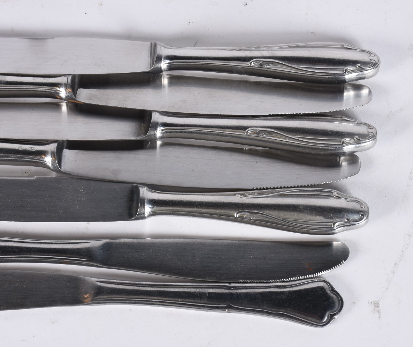Faqueiro Inox composto de:14 colheres, 15 garfos, 12 facas grandes... - foto 7 de 8