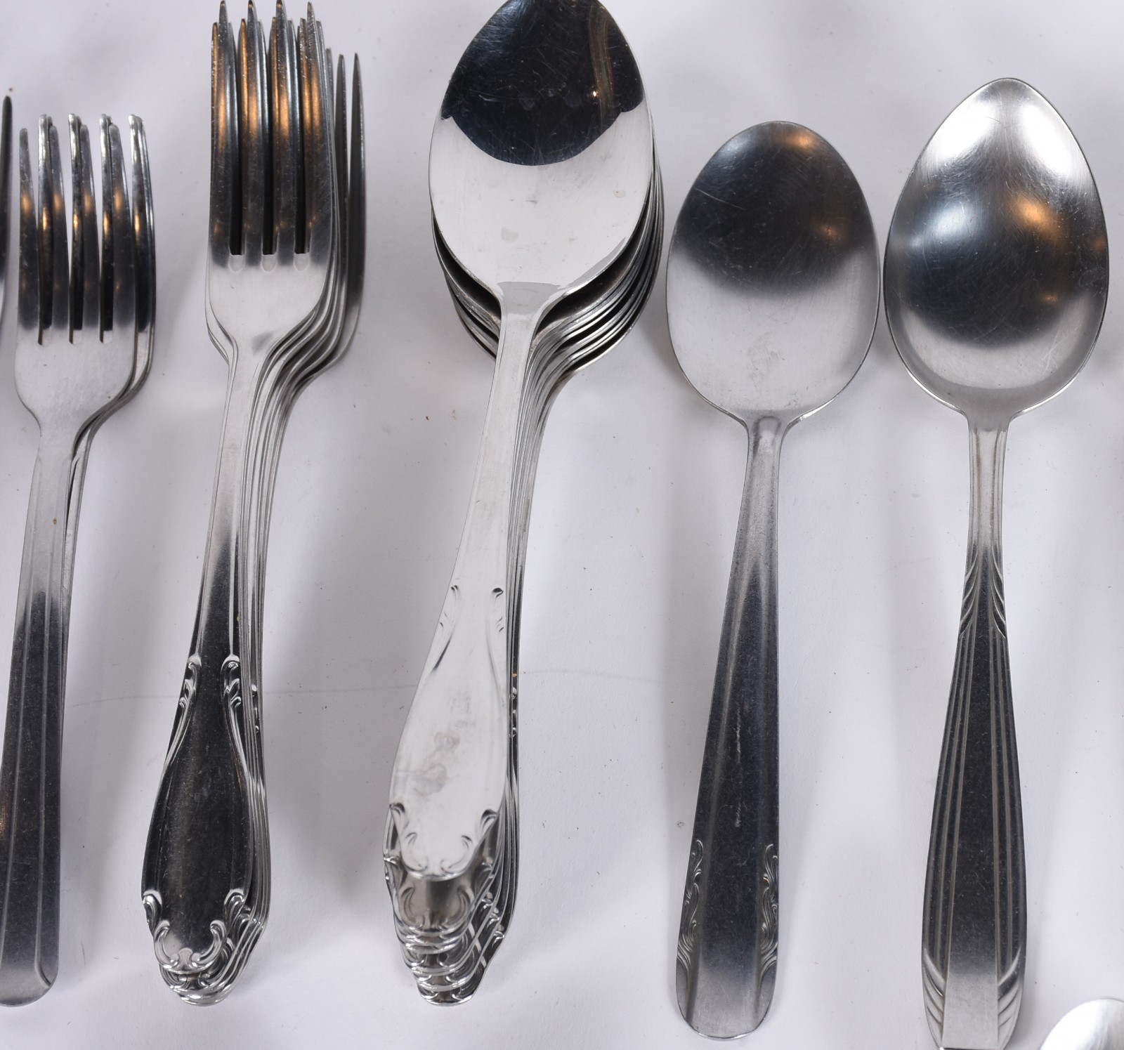 Faqueiro Inox composto de:14 colheres, 15 garfos, 12 facas grandes... - foto 8 de 8