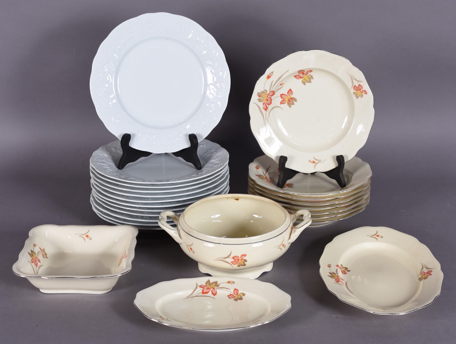 Aparelho de jantar de porcelana Bavaria composto de: sopeira sem... - foto 1 de 6