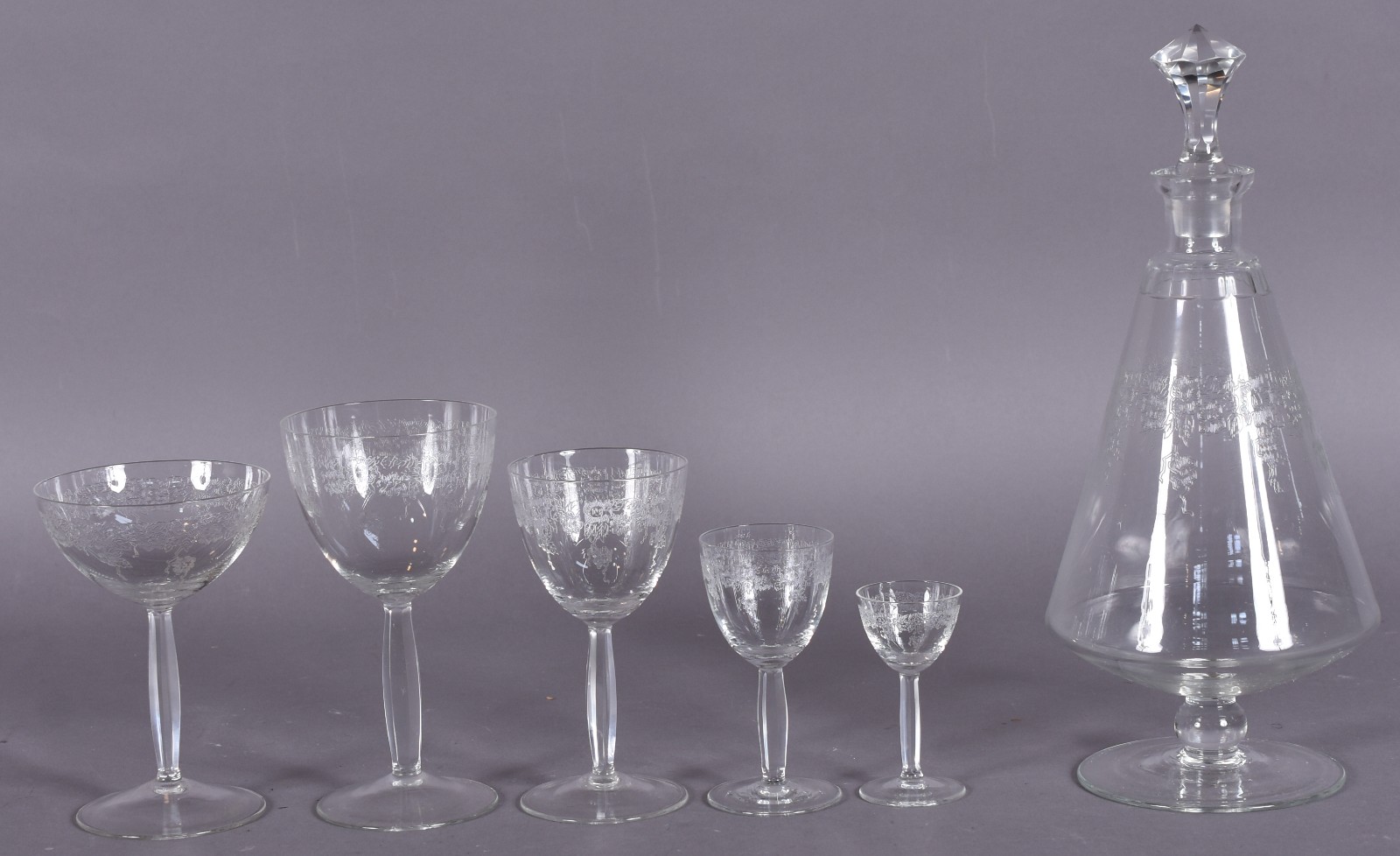 Serviço de cristal lavrado ao gosto Saint Louis composto de: 11 para... - foto 1 de 4