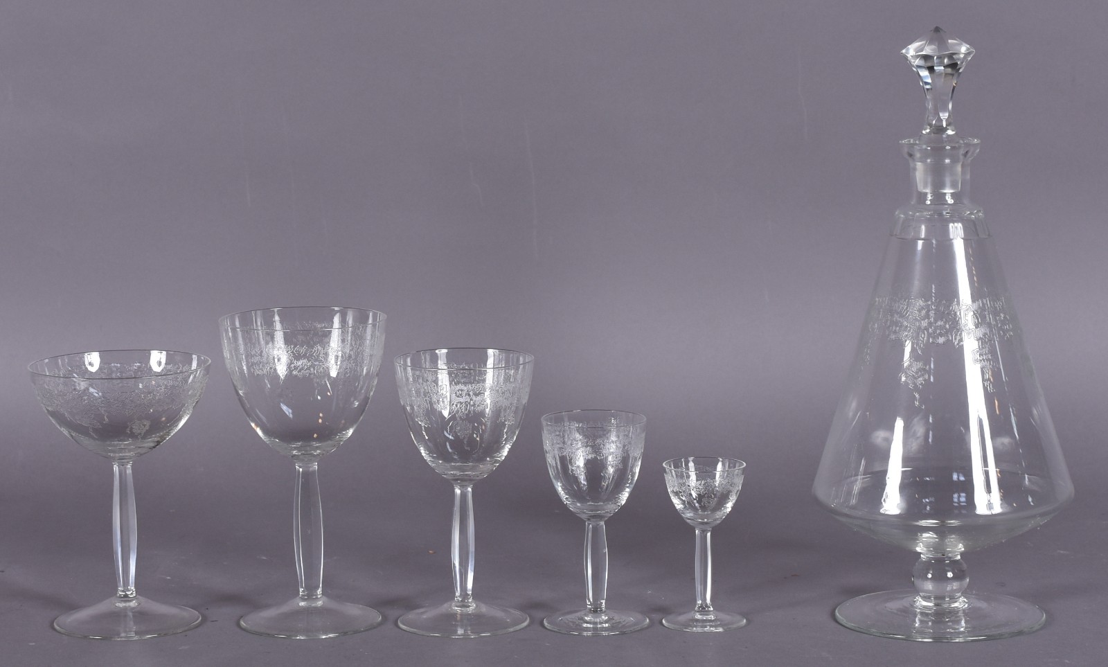 Serviço de cristal lavrado ao gosto Saint Louis composto de: 11 para... - foto 2 de 4