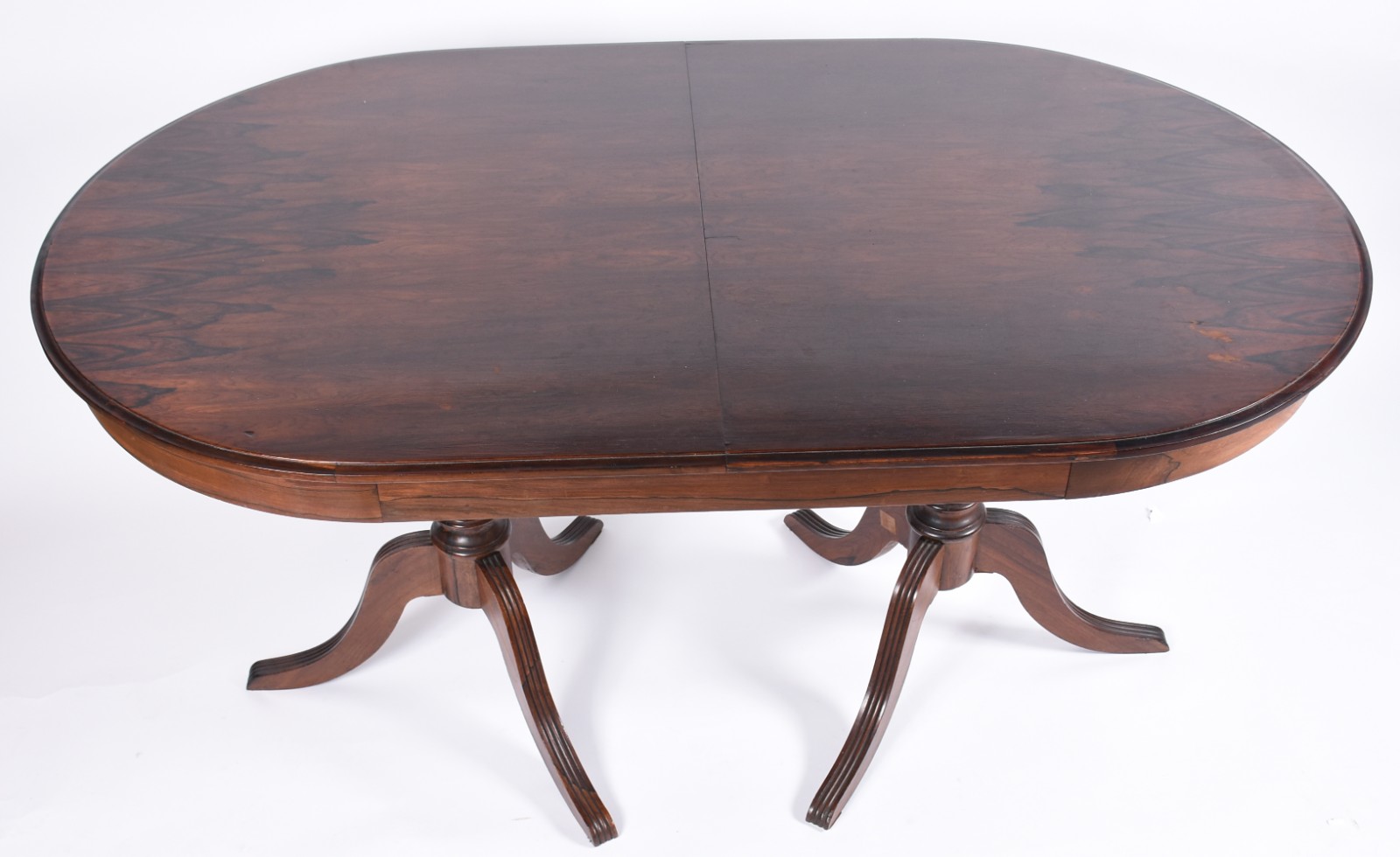 Mesa de madeira nobre. Acompanham 6 cadeiras com assento de palhinha. - foto 4 de 10