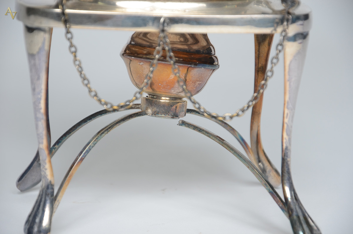 Samovar de metal prateado estilo ingles, alça de madeira. Altura 43,5... - foto 2 de 2