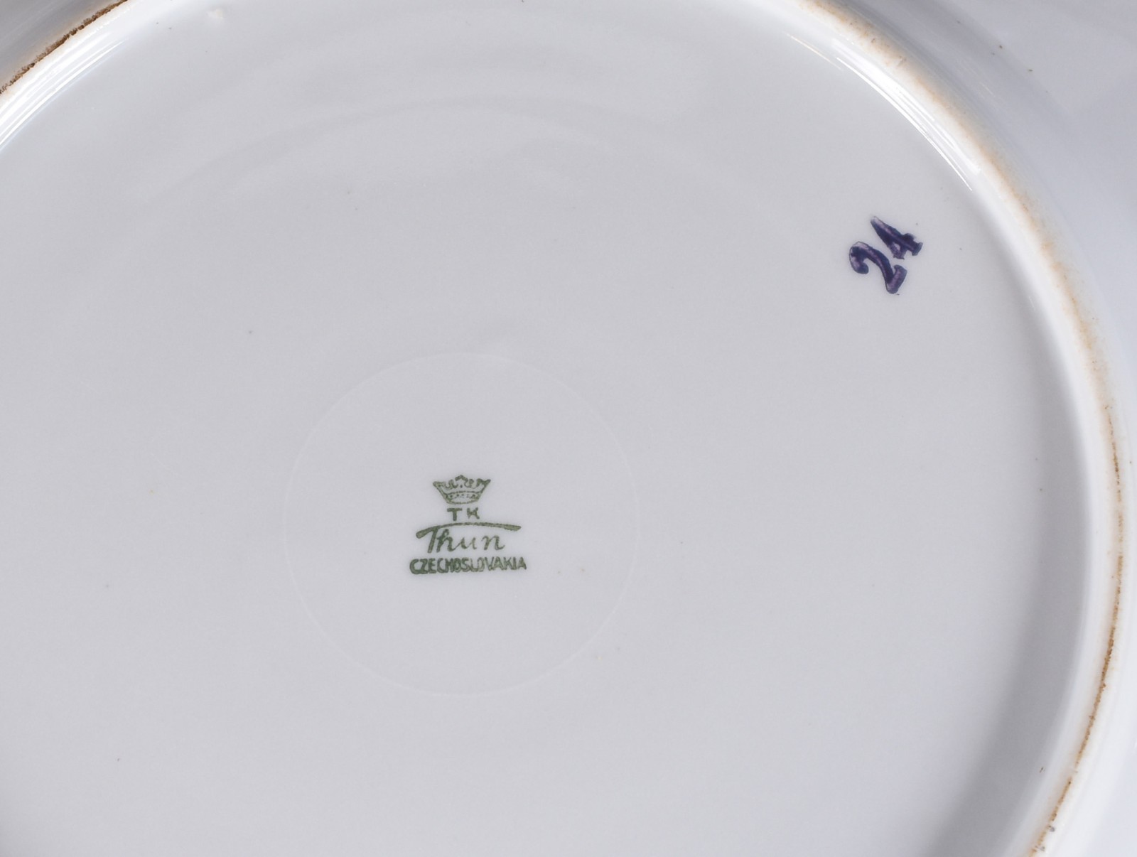 Aparelho de jantar de porcelana tcheca, composto de: 21 pratos rasos... - foto 5 de 7