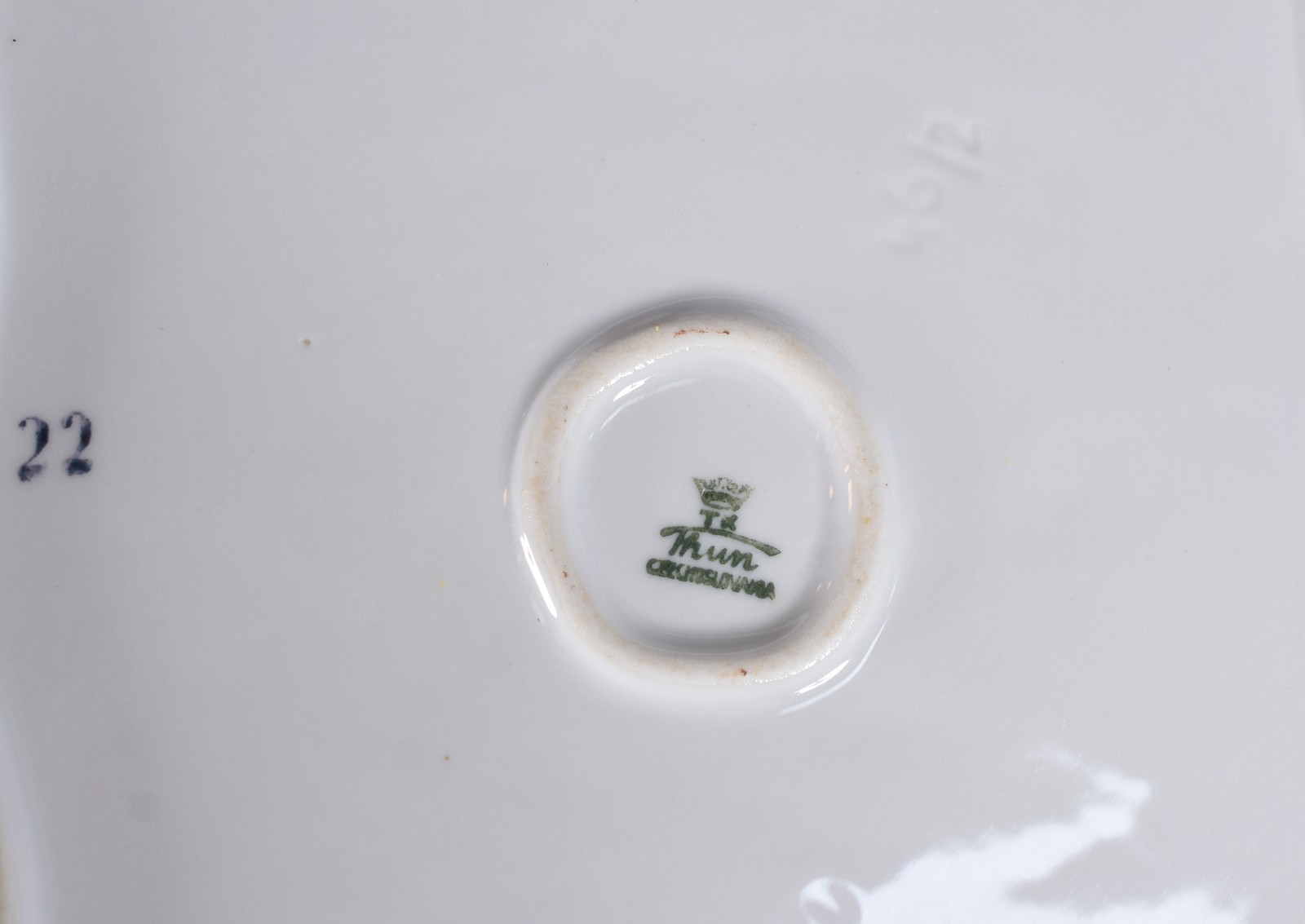 Aparelho de jantar de porcelana tcheca, composto de: 21 pratos rasos... - foto 6 de 7