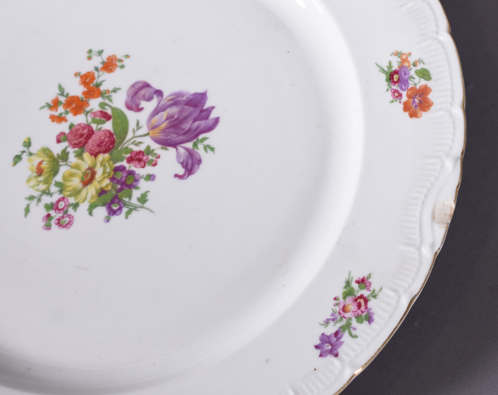 Aparelho de jantar de porcelana tcheca, composto de: 21 pratos rasos... - foto 7 de 7