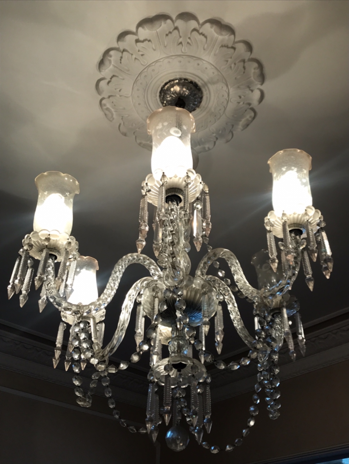 Lustre de cristal para 6 luzes com pingentes lapidados. - foto 3 de 3