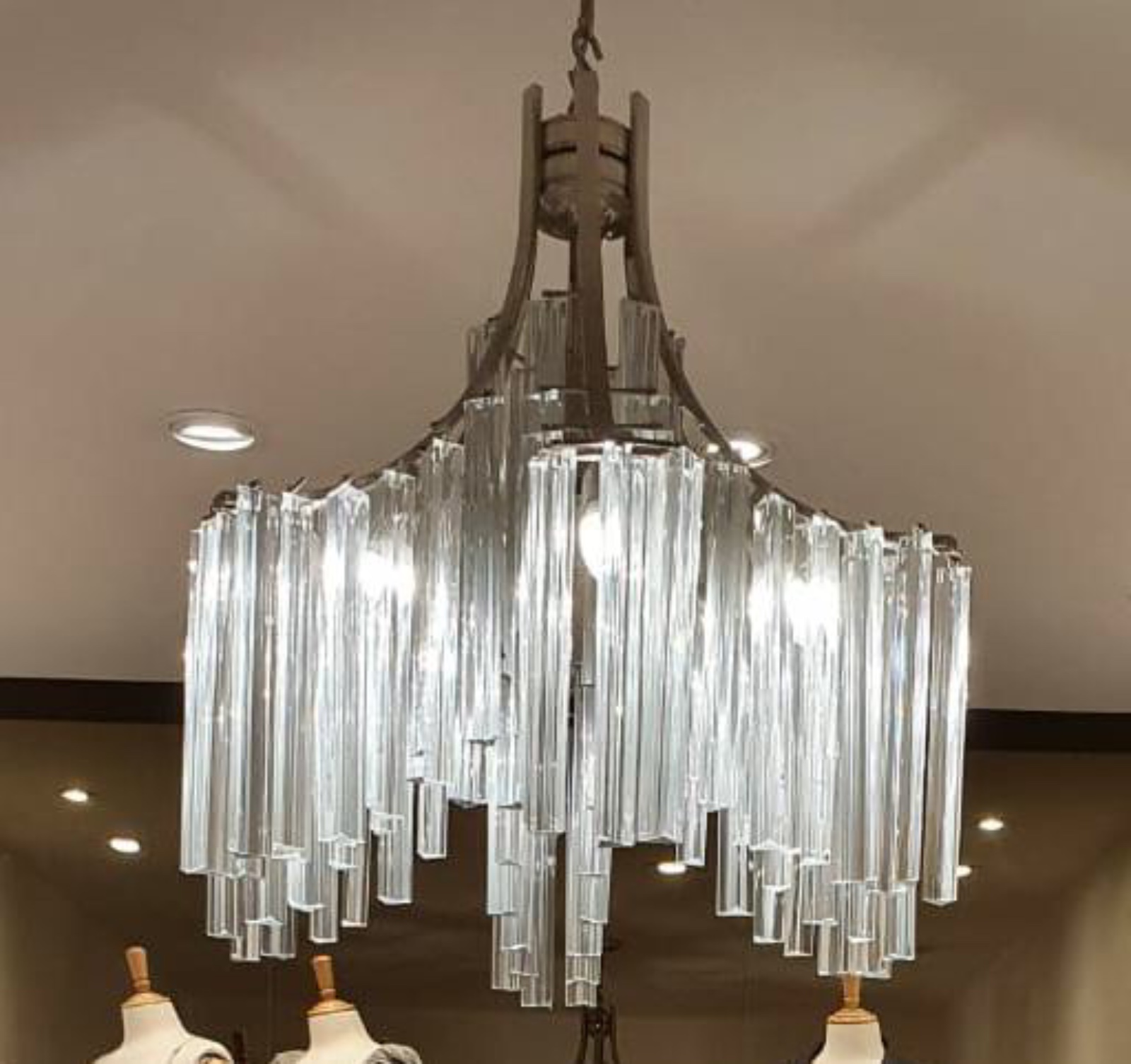 Belíssimo lustre de murano VENINI, armação de bronze, ITÁLIA, década... - foto 1 de 2