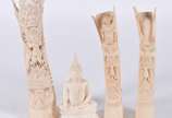 Quatro peças de marfim representando divindades... - Quatro peças de marfim representando divindades indianas (2 quebrados).