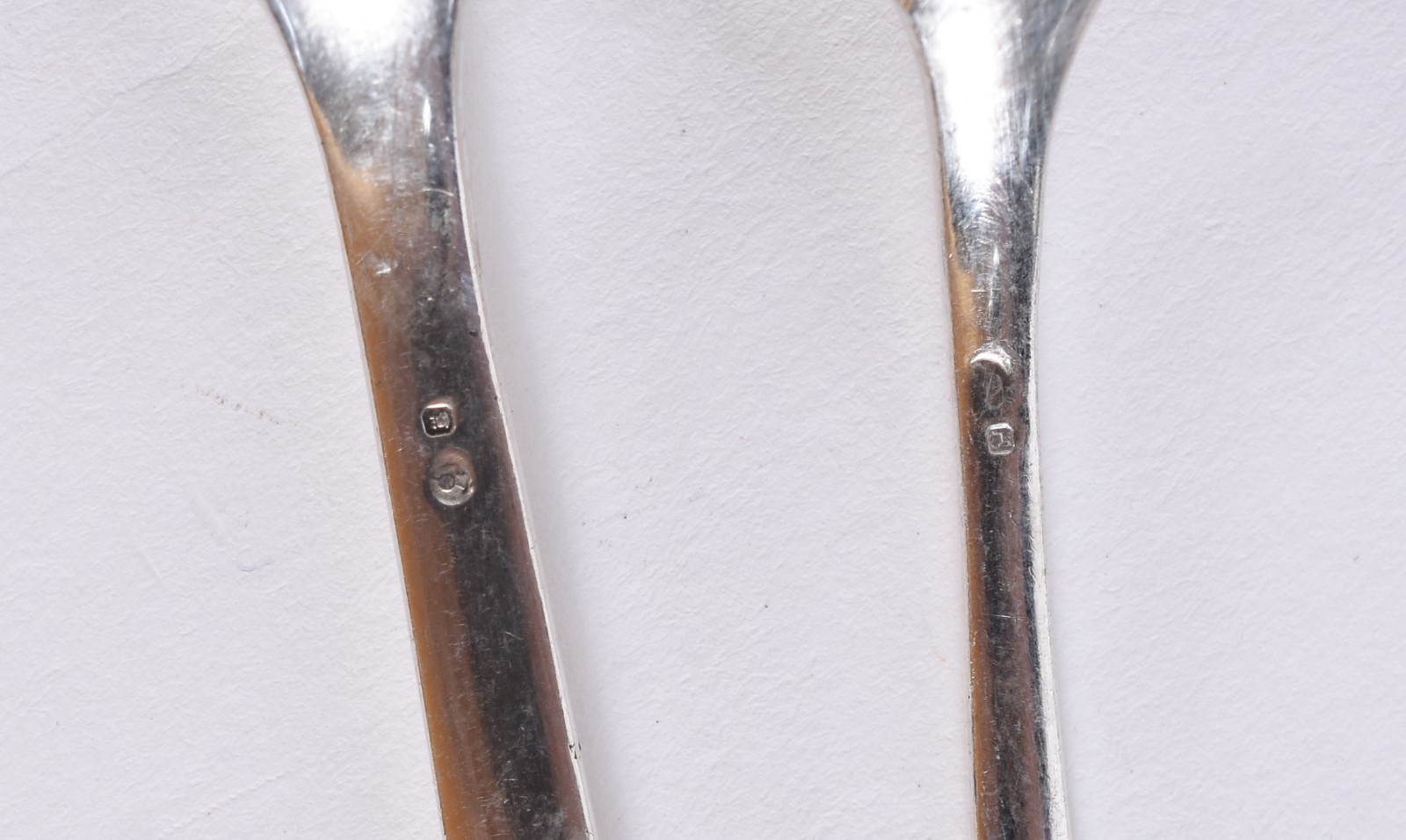 Diversas colheres pequenas de prata de lei, sendo 9 para chá... - foto 6 de 6