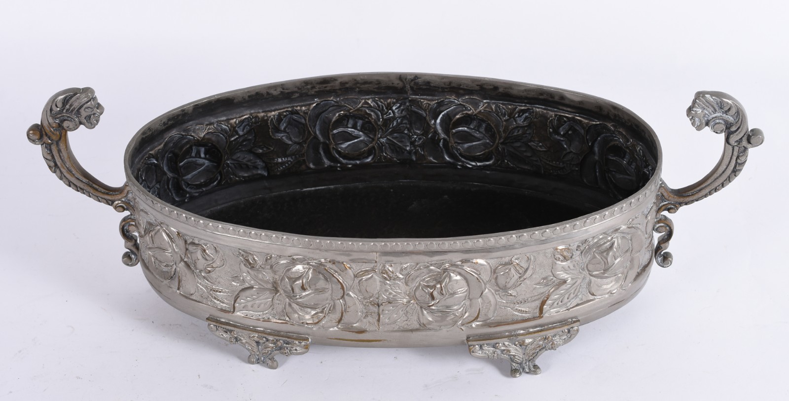 Floreira de metal na forma oval com flores em relevo. Desgastes. - foto 3 de 5