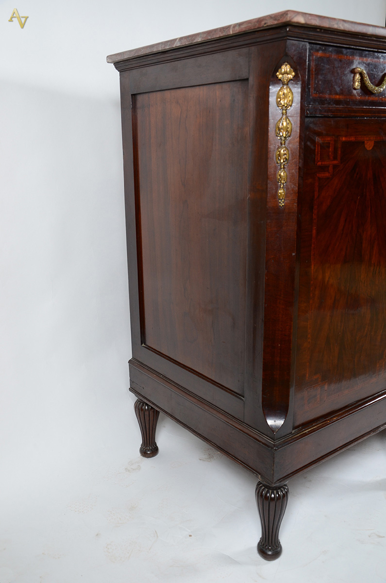 Móvel Buffet de madeira nobre estilo francês, 4 gavetas e 4 portas... - foto 2 de 2