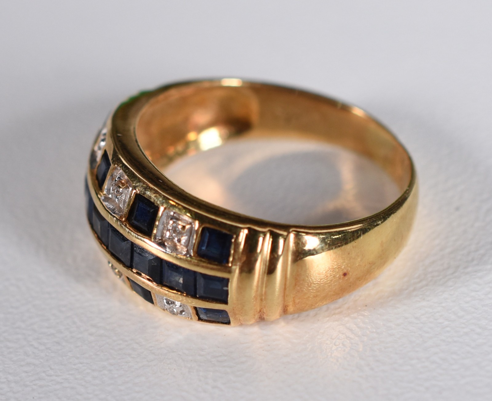 Anel de ouro 18 k com safiras azuis e brilhantes, contraste 750 com... - foto 2 de 5