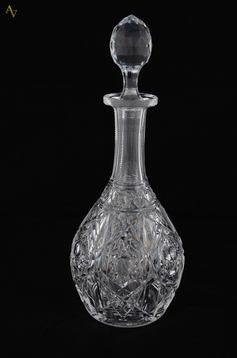 Garrafa de cristal francês Baccarat - Séc. XX; formato balaústre...