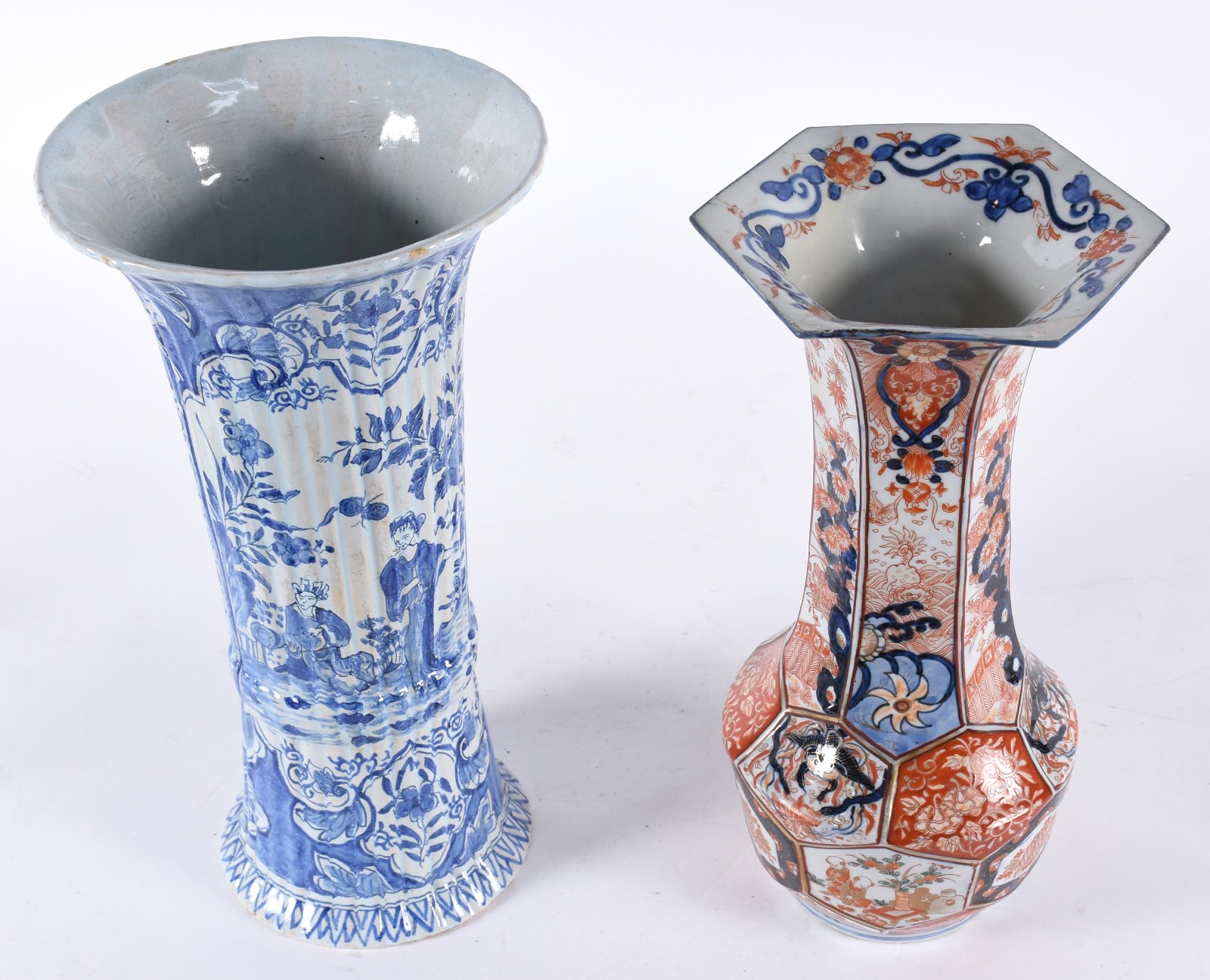 Dois vasos de porcelana oriental, sendo um Imari feitio hexagonal... - foto 2 de 8