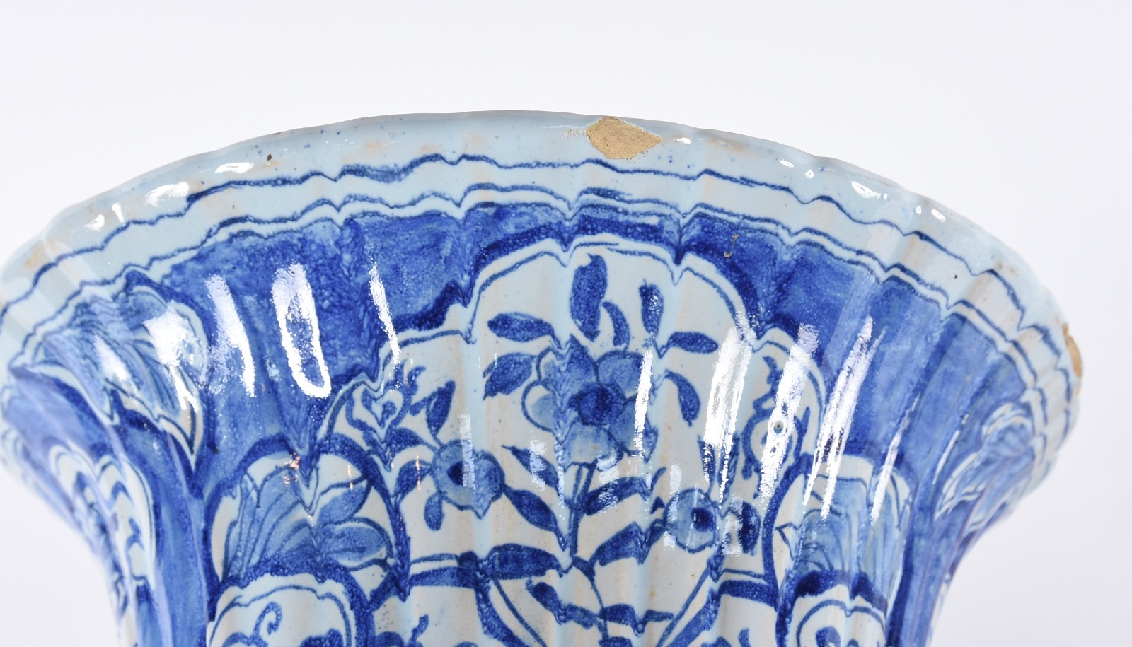Dois vasos de porcelana oriental, sendo um Imari feitio hexagonal... - foto 5 de 8