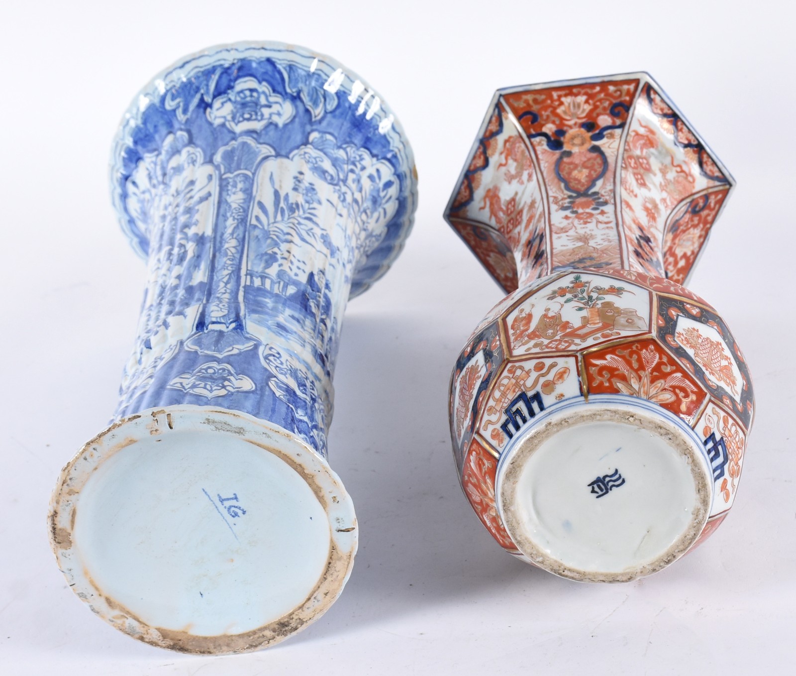 Dois vasos de porcelana oriental, sendo um Imari feitio hexagonal... - foto 6 de 8