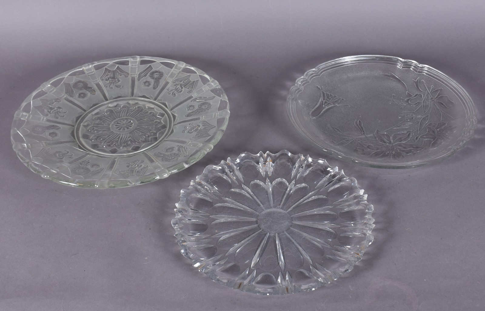 Três pratos de cristal/vidro. - foto 1 de 4