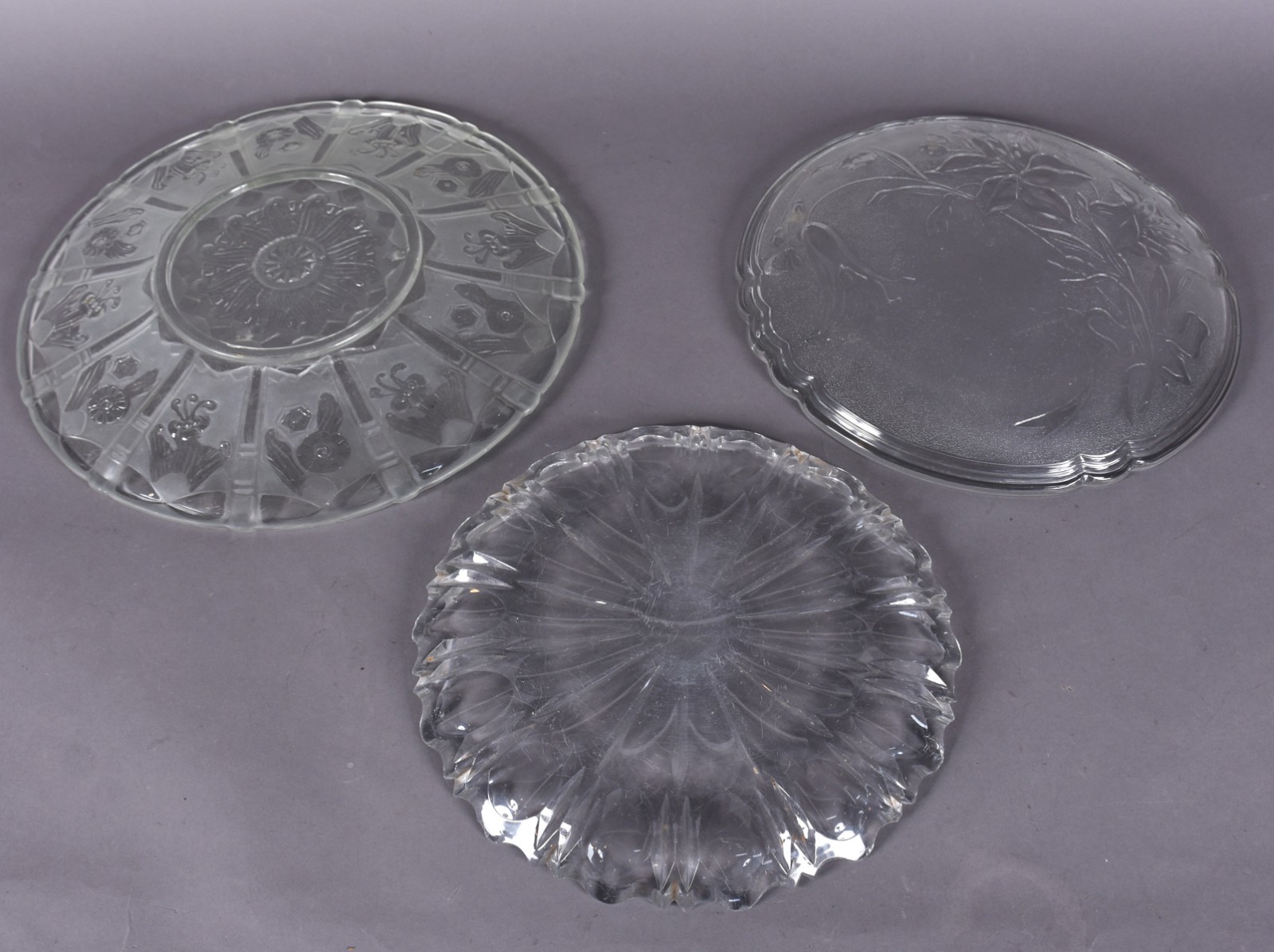 Três pratos de cristal/vidro. - foto 4 de 4
