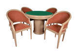 Mesa de jogo  de madeira pintada de bege com pa... - Mesa de jogo  de madeira pintada de bege com parte central forrada de feltro verde (diâm. 106 cm), acompanham 4 cadeiras com encostos arredondad...