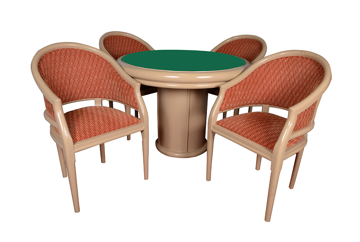 Mesa de jogo de madeira pintada de bege com parte central forrada de... - foto 2 de 2