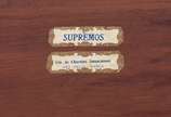 Quatro caixas diversas de madeira, sendo 2 com ... - Quatro caixas diversas de madeira, sendo 2 com trabalhos em marqueterie, uma com aplicações de prata e outra com asas de borboletas representand...