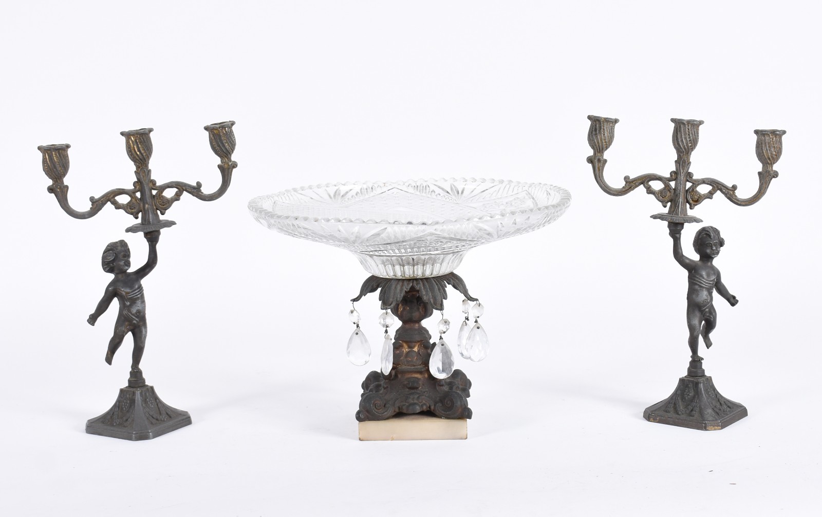 Conjunto de fruteira com base de metal e prato de cristal e par de... - foto 1 de 5