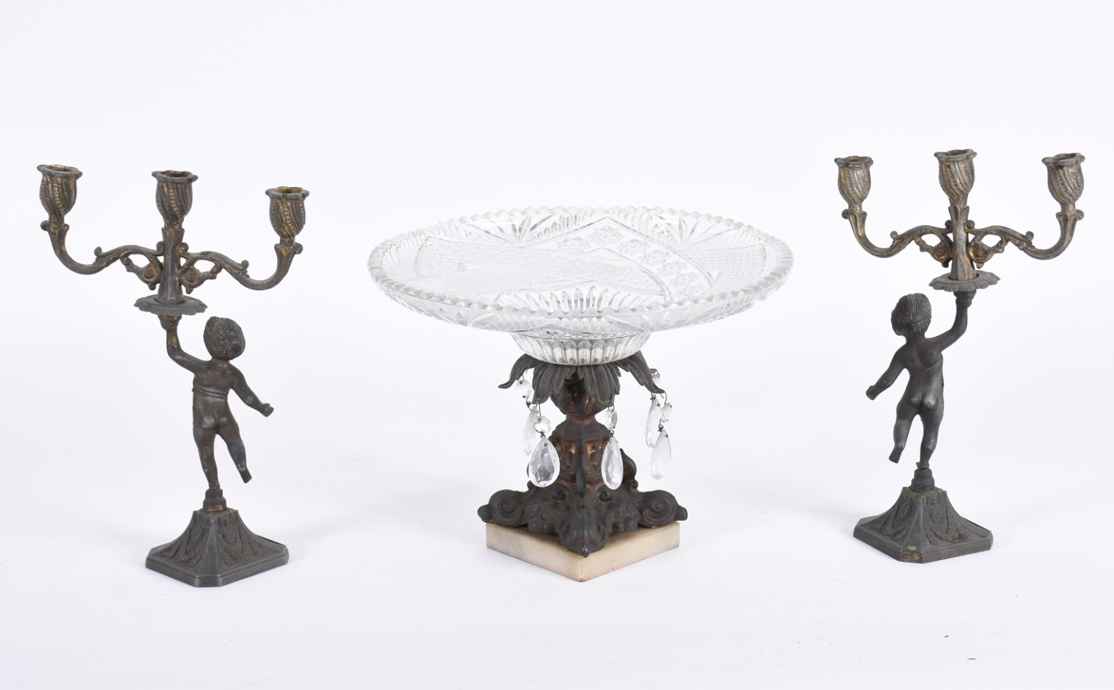 Conjunto de fruteira com base de metal e prato de cristal e par de... - foto 4 de 5