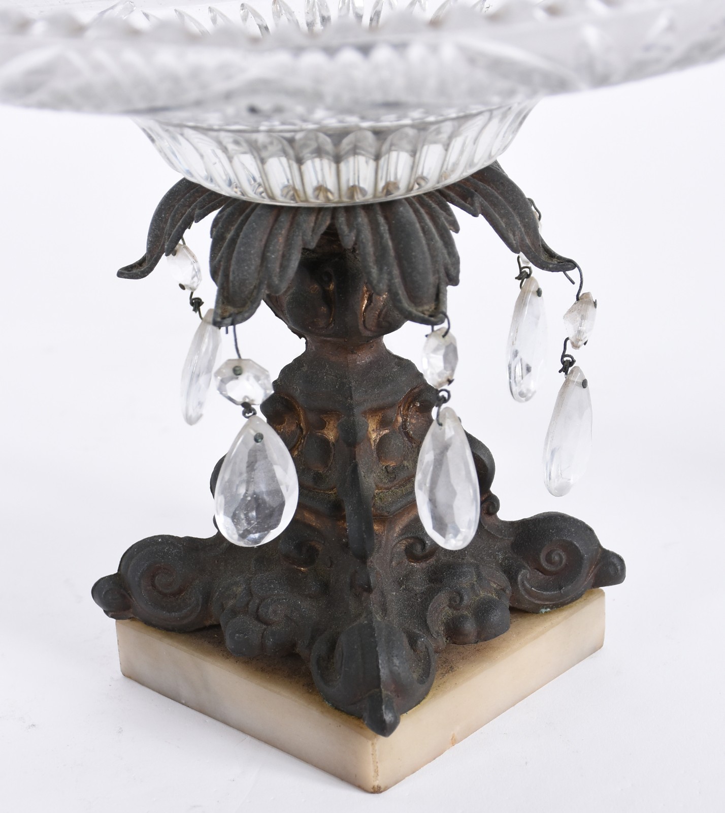 Conjunto de fruteira com base de metal e prato de cristal e par de... - foto 5 de 5