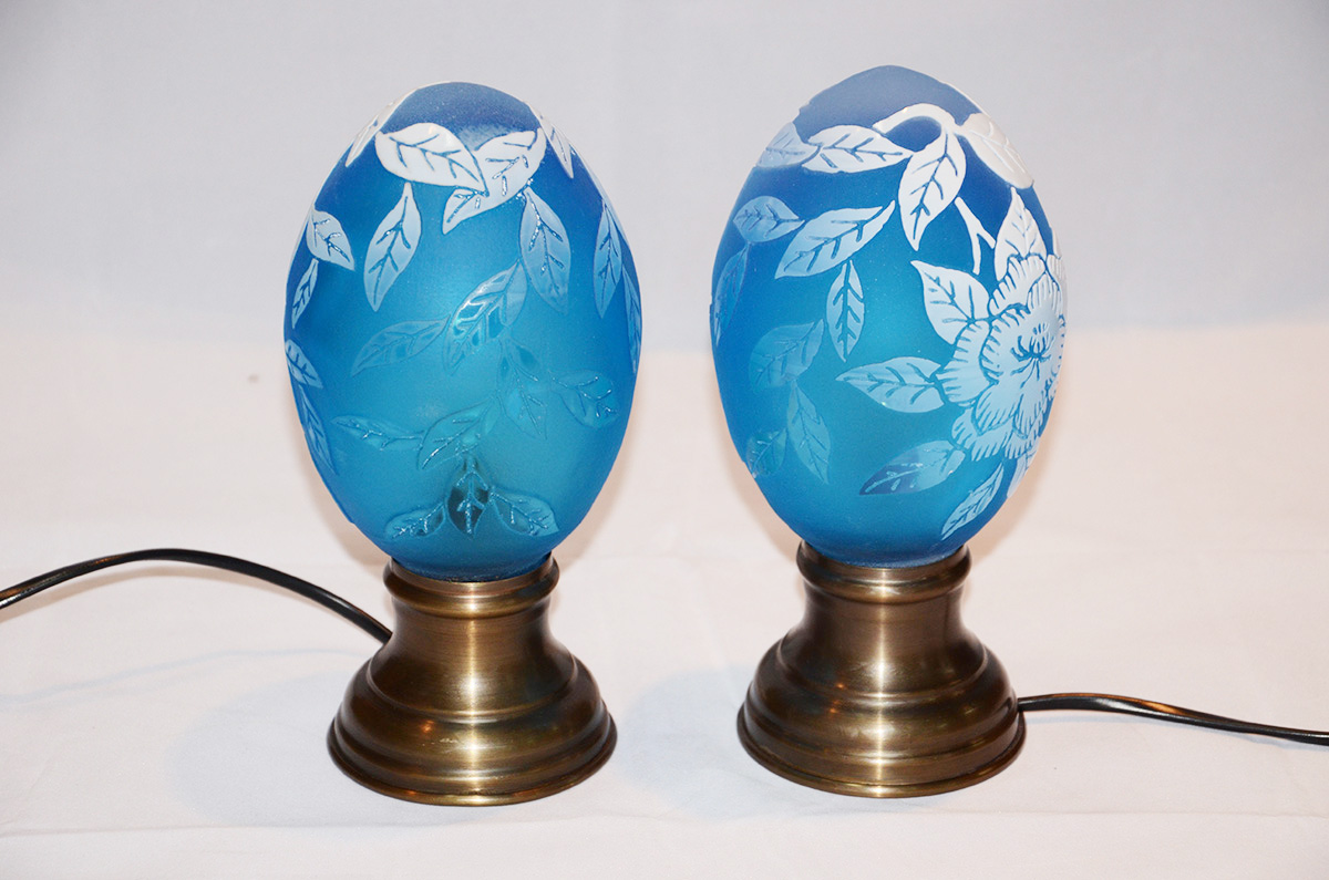 Par de Pinhas com iluminação RAVAGANI e base em bronze . Alt. 21 cm