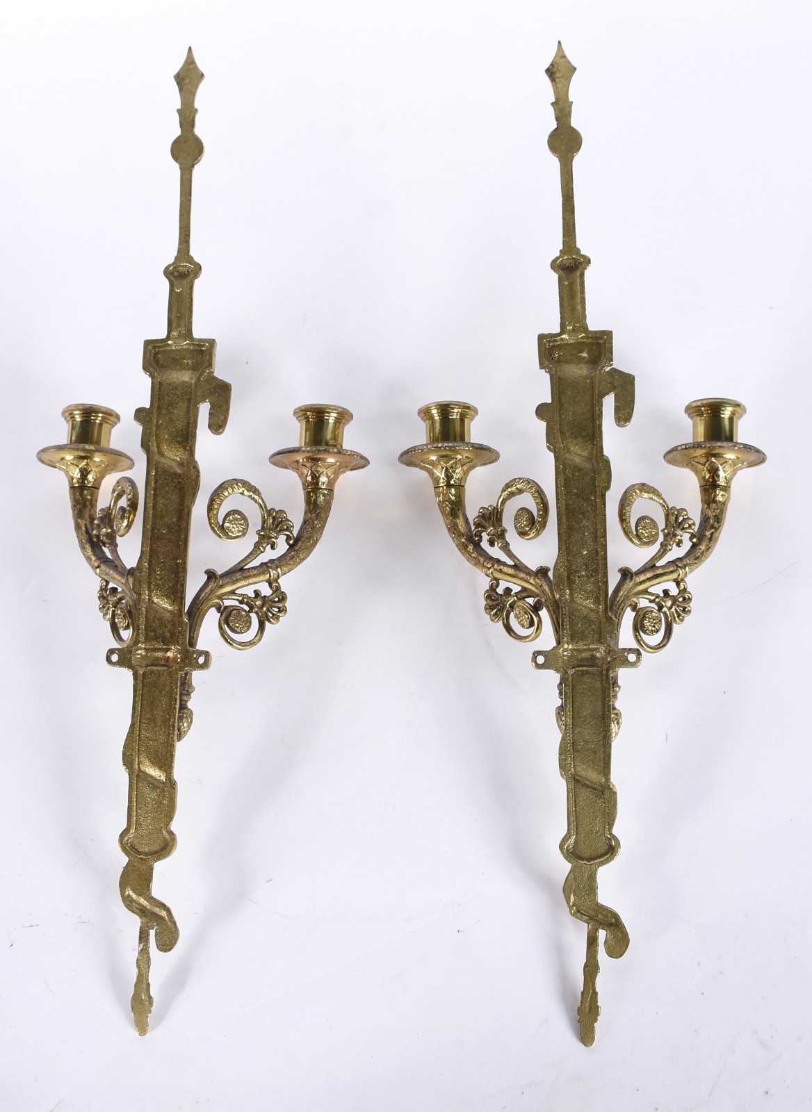 Par de apliques para 2 luzes cada de metal dourado ricamente... - foto 3 de 3