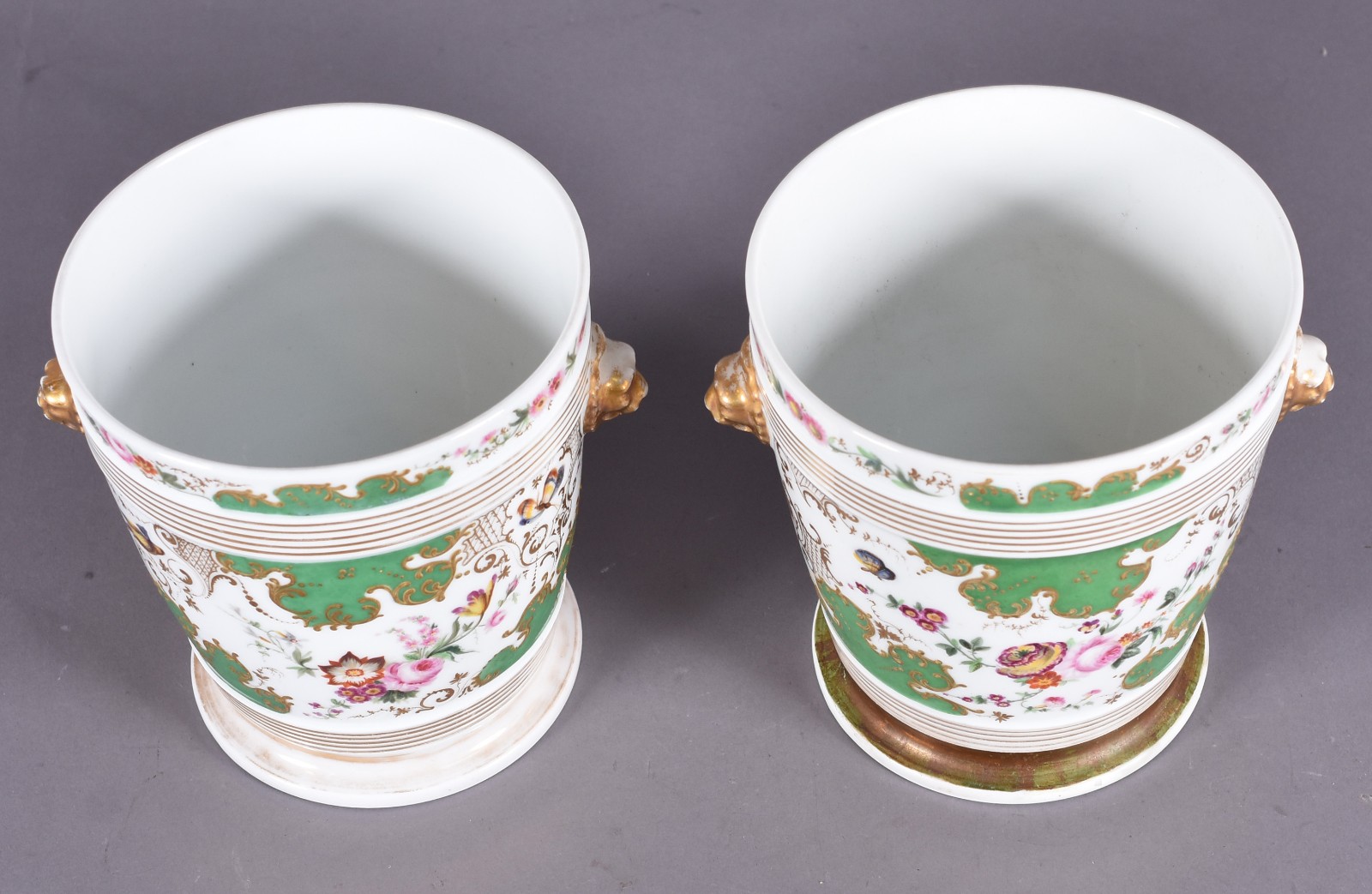 Par de cachepots de porcelana francesa Velho Paris, decorados com... - foto 2 de 6